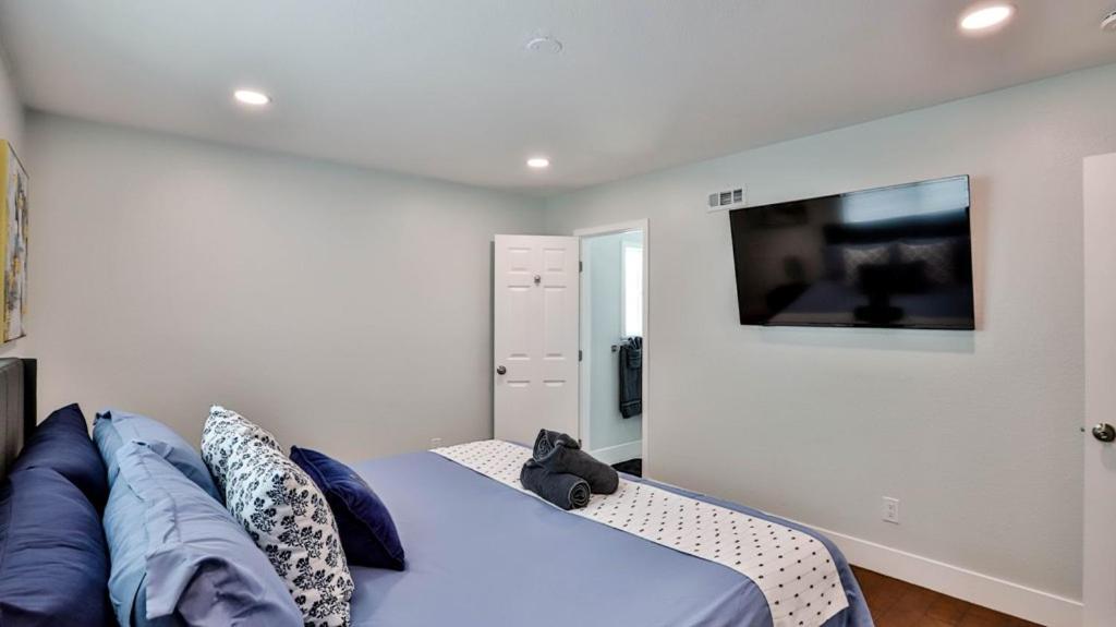 H&H Modern Lux 4Bd 1 King Suite 3 Queen Socal Disney Вестмінстер Екстер'єр фото