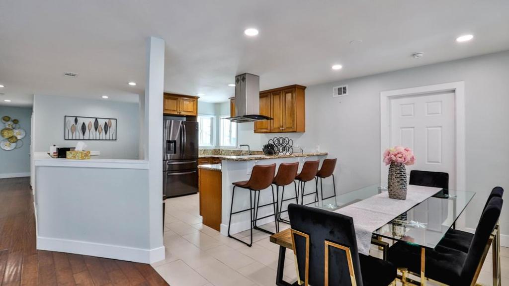 H&H Modern Lux 4Bd 1 King Suite 3 Queen Socal Disney Вестмінстер Екстер'єр фото