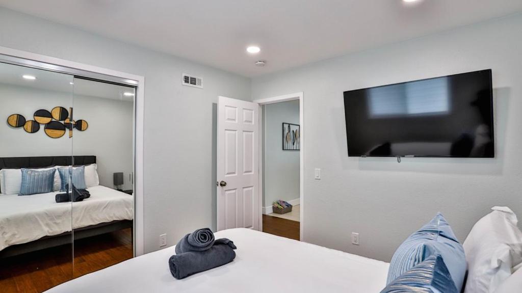 H&H Modern Lux 4Bd 1 King Suite 3 Queen Socal Disney Вестмінстер Екстер'єр фото