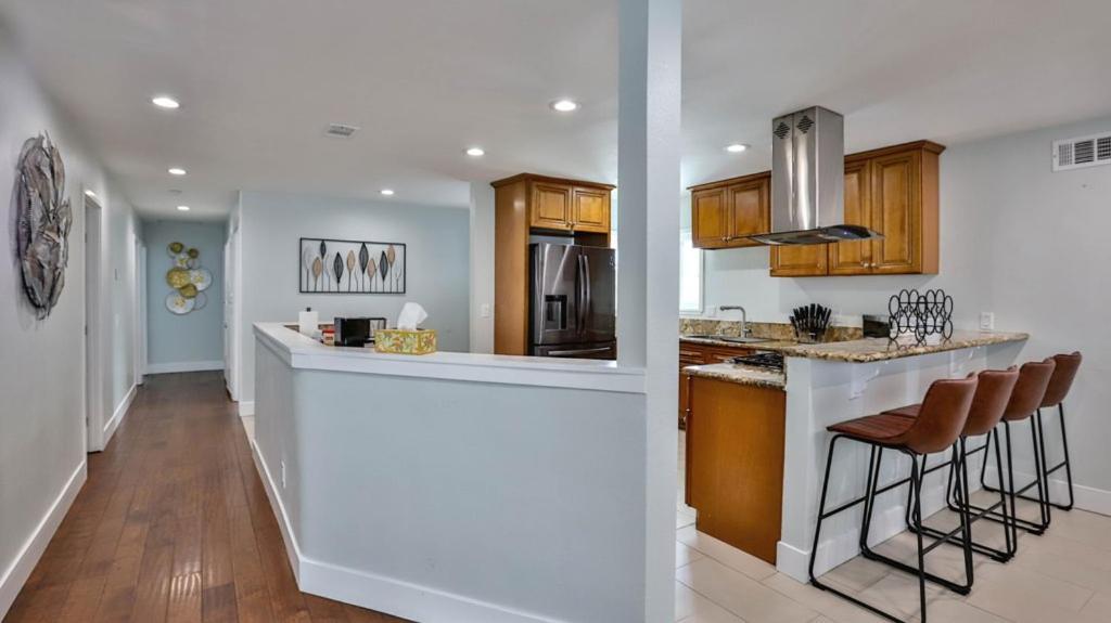 H&H Modern Lux 4Bd 1 King Suite 3 Queen Socal Disney Вестмінстер Екстер'єр фото