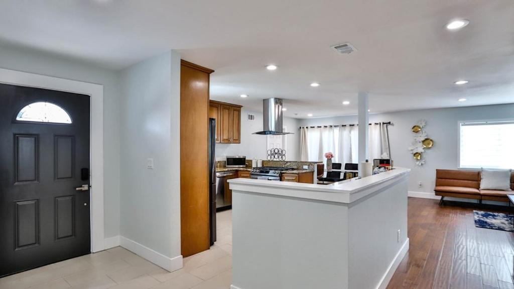 H&H Modern Lux 4Bd 1 King Suite 3 Queen Socal Disney Вестмінстер Екстер'єр фото