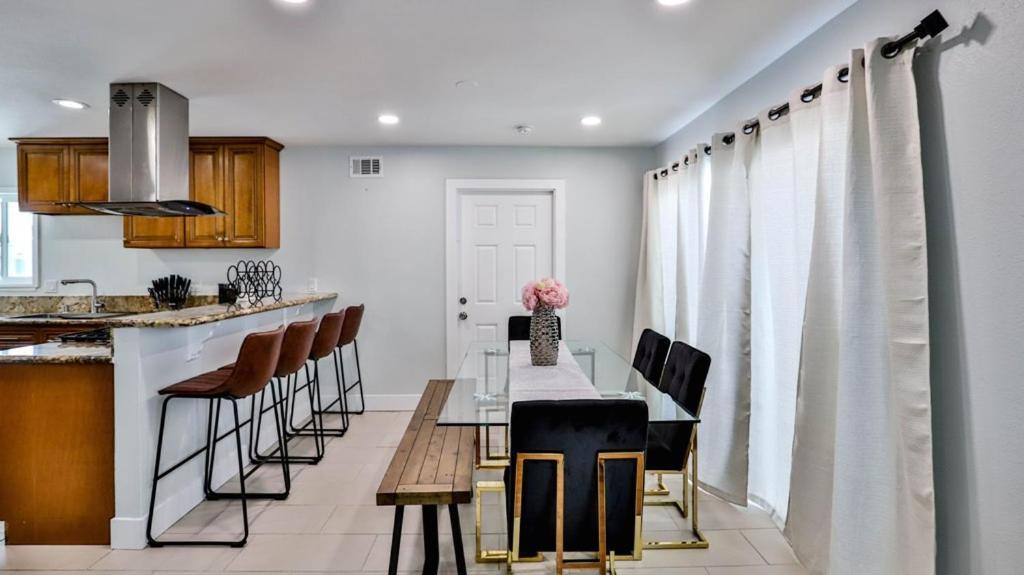 H&H Modern Lux 4Bd 1 King Suite 3 Queen Socal Disney Вестмінстер Екстер'єр фото